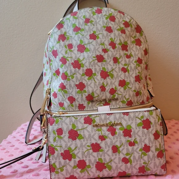 Michael Kors backpack and wallet - Picture 13 of 16